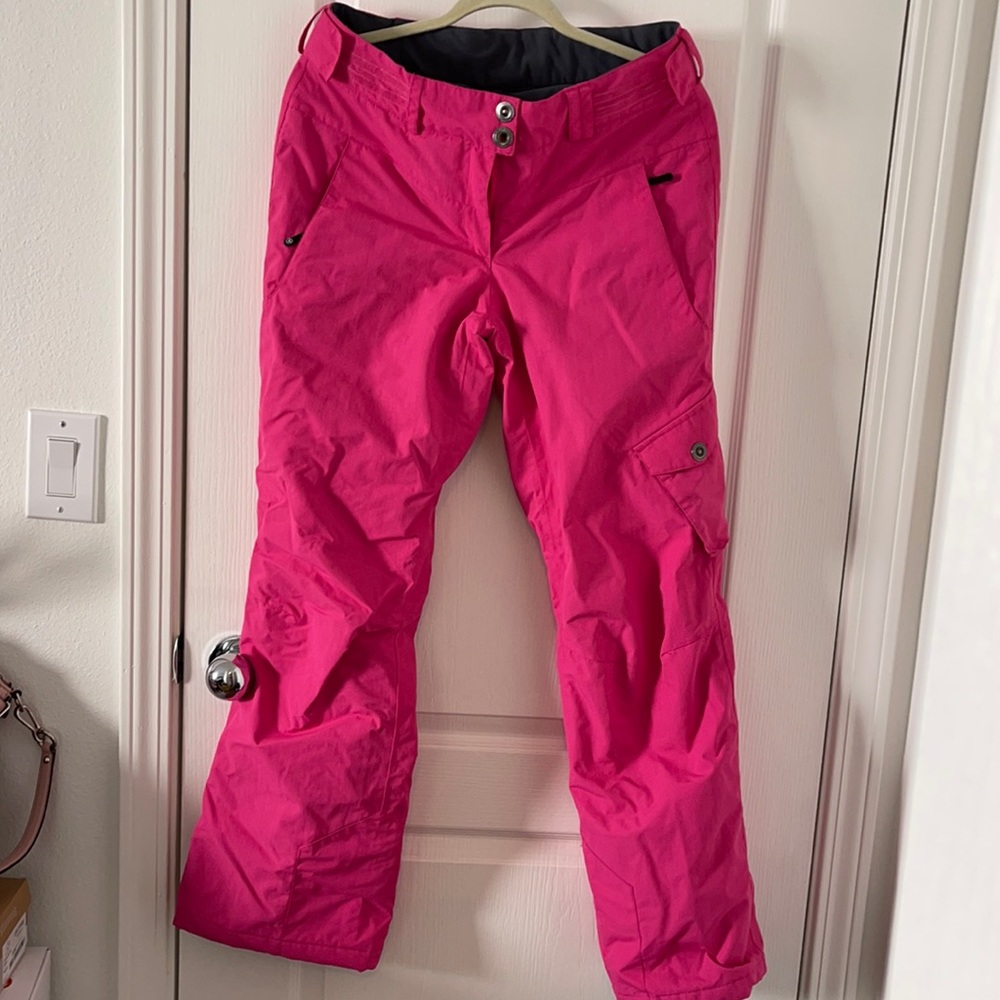 Never worn Rossignol Hot Pink Ski Pant, size M!